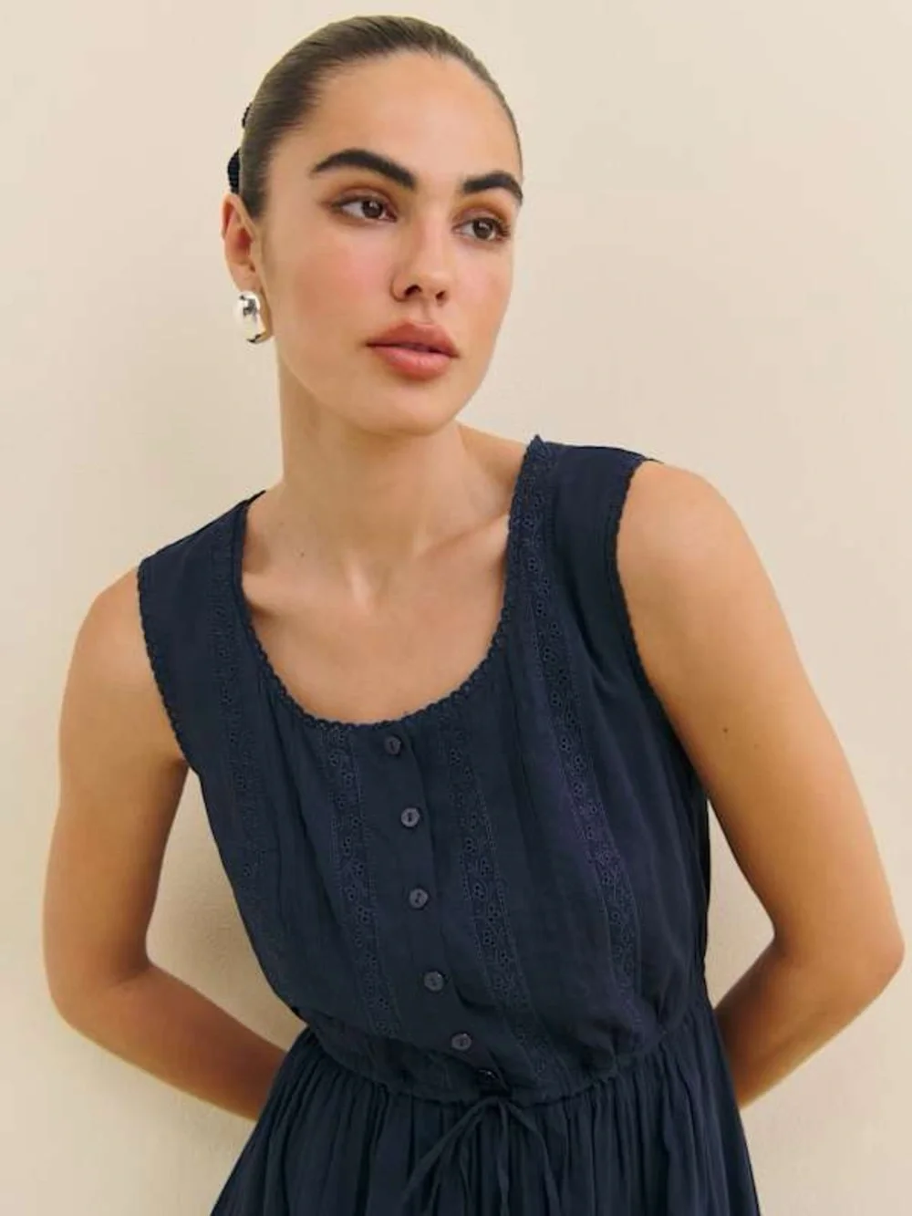Reformation Lonnie dress in navy size 4 like new - Picture 2 of 5